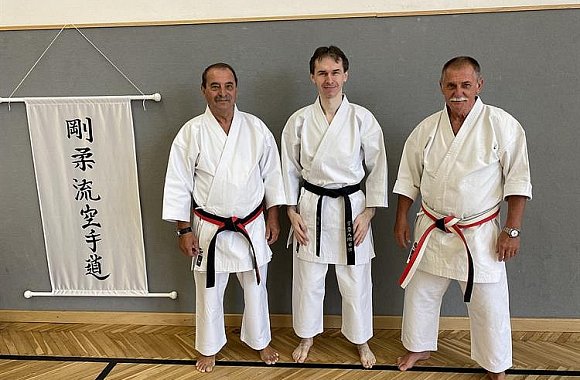 Hustopečští karatisté se pyšní novými pásky